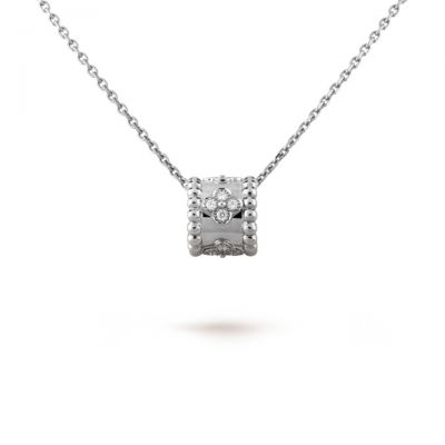Van Cleef & Arpels Perlee Clover Pendant Necklace Replica Diamond Motifs VCARO2EF00