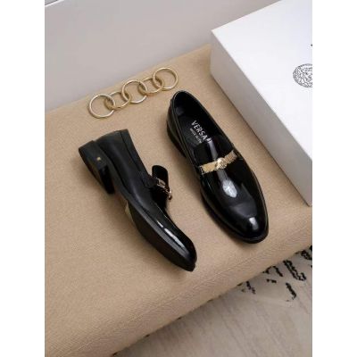 Replica Versace Sleek Style Black Cow Leather Fashion Golden Medusa Signature Detail Loafers Male Business Shoes   
