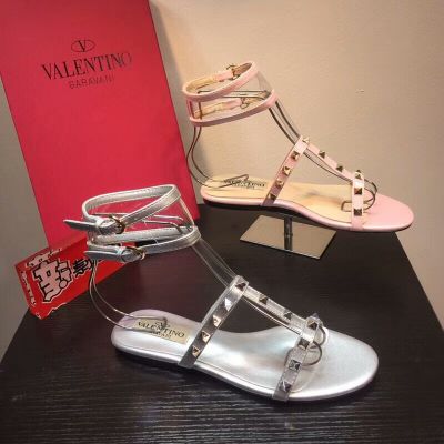 Most Iconic Valentino Garavani Ladies Leather Vintage Studs See-through Flat Sandals Silver/Pink PW0S0G33YSU DP0/PW0S0G33EZR GI7