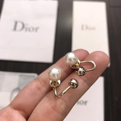 Christian Dior Pearl Earrings CDJW027